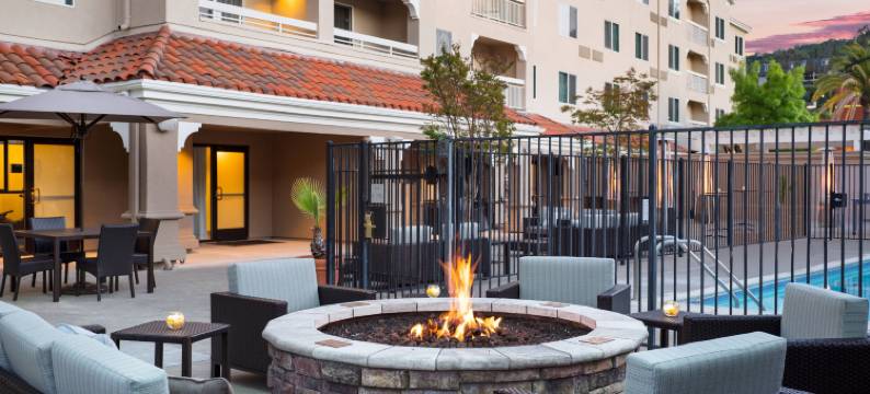 诺瓦托马林/索诺玛万怡酒店(Courtyard Novato Marin/Sonoma)图片