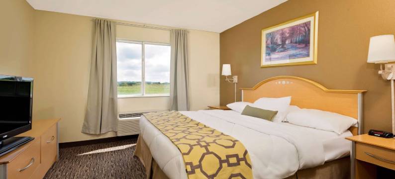 劳伦斯堡呗盟套房酒店(Baymont by Wyndham Lawrenceburg)图片