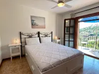 AMAZING VILLA with, chimney, heating, private swimming pool & great views. - 泳池