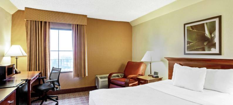 纽约市斯坦福德拉昆塔温德姆套房酒店(La Quinta Inn & Suites by Wyndham Stamford / New York City)图片