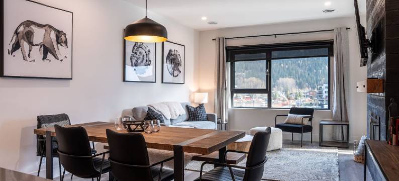 步调调节雷弗尔斯托克度假(Altitude Adjustment by Revelstoke Vacations)图片