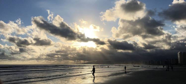 脚踏沙滩堡垒角(Pé na Areia Canto do Forte)图片