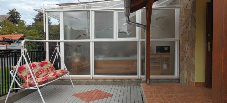 在Fonyód的一整栋带花园的度假房，可供2-10人使用(A Whole Holiday House with a Garden in Fonyód for 2-10 Persons)图片