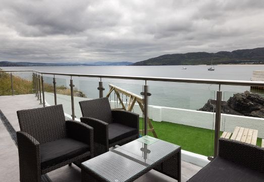 Pierside Apartments Deluxe Accommodation Hotel Overview