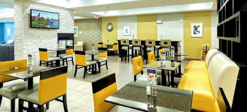 智选假日套房酒店巴达维亚 - 达里恩湖(Holiday Inn Express & Suites BATAVIA - DARIEN LAKE by IHG)图片