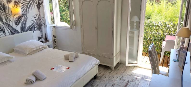 莱博尔梅花园成人专用酒店，带桑拿和按摩浴缸(Les Jardins de Bormes, hôtel Adult Only Avec Sauna & Jacuzzi)图片