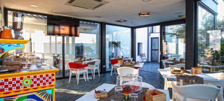 梦神怀抱家庭旅馆(Tra le Braccia di Morfeo)图片