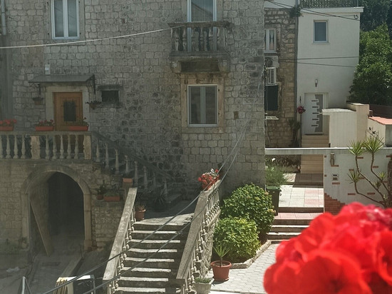 高迪家小屋民宿