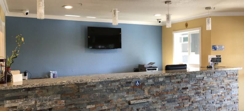 波因特湖旅馆(Lake Point Lodge)图片