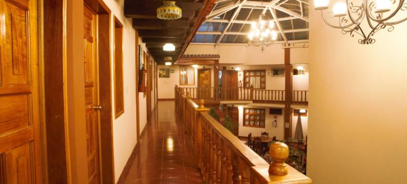 Capital O 洛杉矶圣克里斯托瓦尔德拉斯卡萨斯旅馆(Capital O Hospedaje Los Angeles)图片