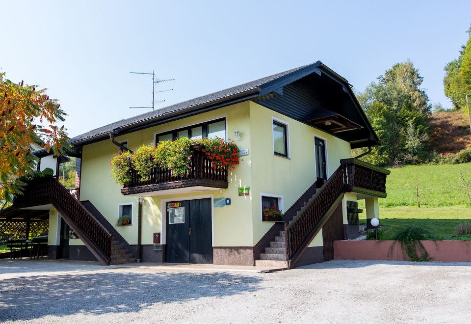 Apartments SoleHotel Overview