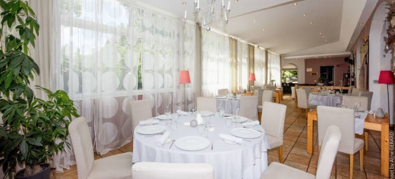 洛吉斯酒店 - 白色小屋,附设小酒馆(Logis Hôtel la Magnanerie - Côté Bistro)图片