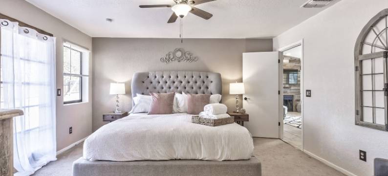 豪华私宅享有红石景观(Luxurious Home with Red Rock Views)图片