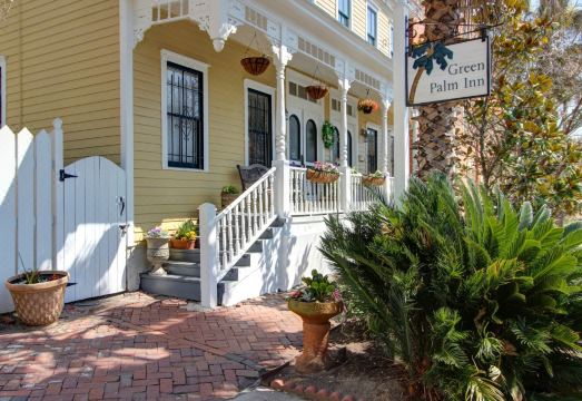 Green Palm Inn Hotel Overview