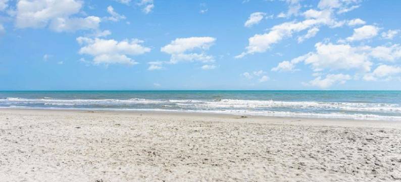 Breathtaking Ocean Views and Relaxing Balcony - Elegant Coastal Escape图片