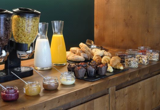 Quinta da Amendoeira - the Farmhouse Hotel Overview