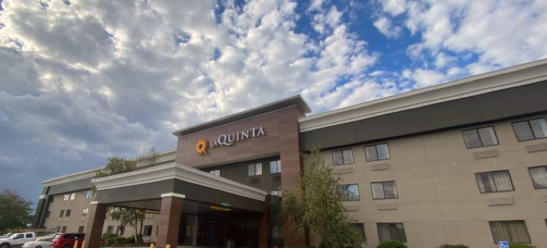 赫尔希哈里斯堡机场拉昆塔温德姆套房酒店(La Quinta Inn & Suites by Wyndham Harrisburg Airport Hershey)图片