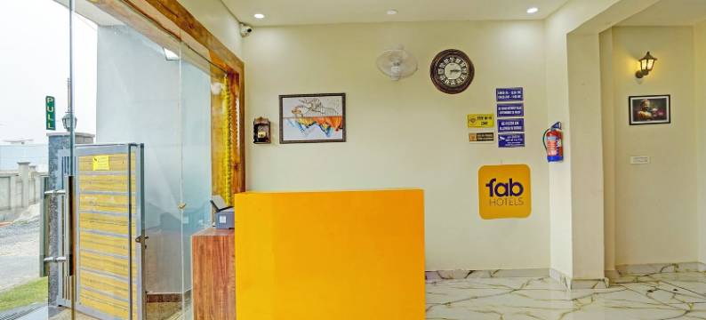 Fabhotel 维拉亚杰(FabHotel the Viraaj - Gaur City Mall)图片