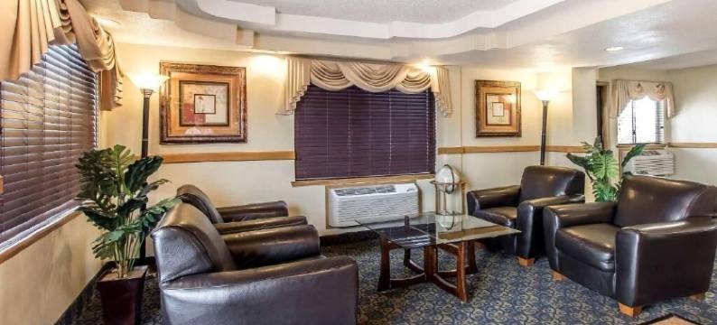 克林顿布伦特伍德旅馆(Brentwood Inn Clinton)图片