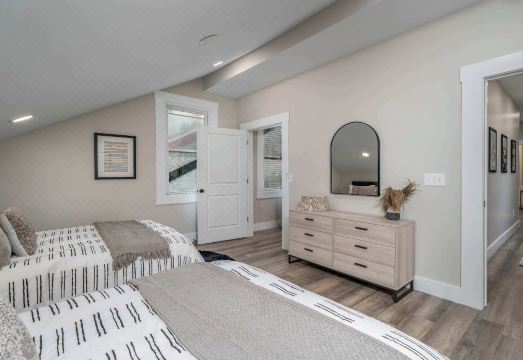 Lee Street LodgeHotel Overview