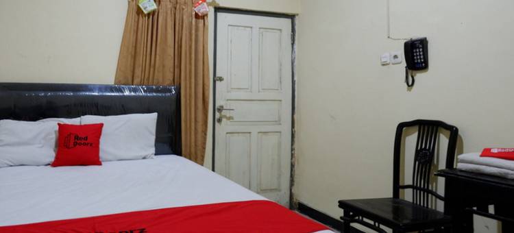 RedDoorz靠近GOR Wisanggeni(RedDoorz Near Gor Wisanggeni)图片