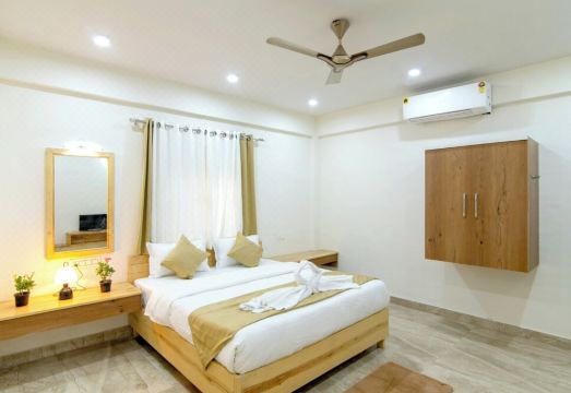 2-bedroom villa with private pool in Nashik - The Silver Palm villa Hotel Overview