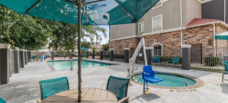 休斯顿能源走廊拉昆塔温德姆套房酒店(La Quinta Inn & Suites by Wyndham Houston Energy Corridor)图片