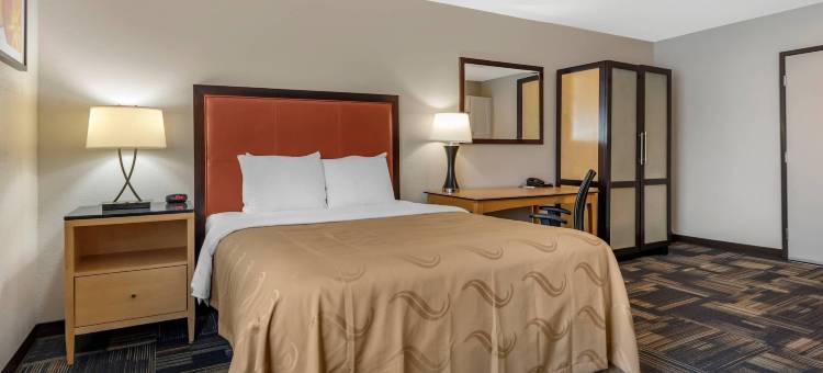 埃文斯维尔市中心凯艺套房酒店(Quality Inn & Suites Evansville Downtown)图片