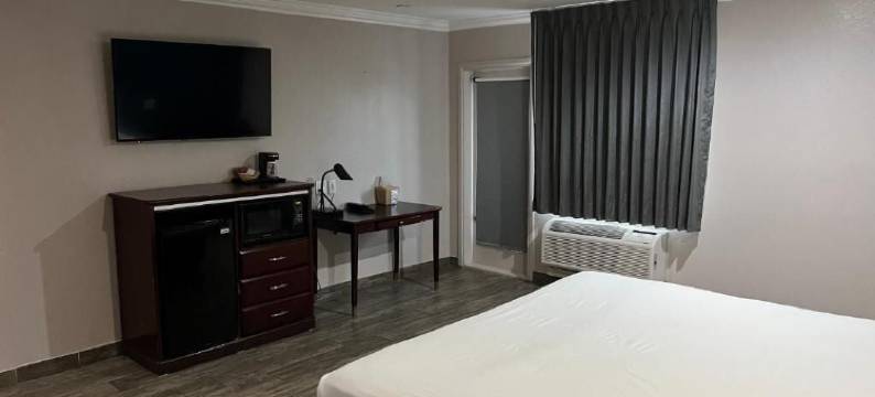 Super 8 by Wyndham Mesa Downtown Near Convention Center(Super 8 by Wyndham Mesa Downtown Near Convention Center)图片