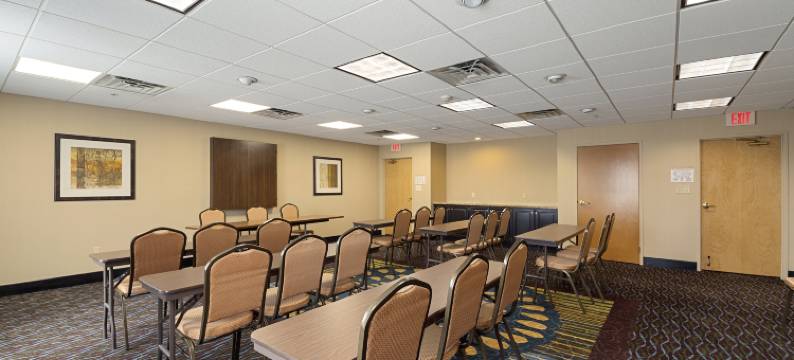 Holiday Inn Express 布卢明顿西(Holiday Inn Express BLOOMINGTON WEST by IHG)图片