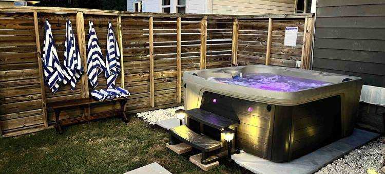 Speakeasy Game Room, Hot Tub, Fire Pit, King Bed Suite, TVs & Near Downtown图片
