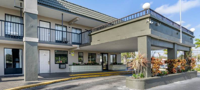 克里尔沃特-但尼丁罗德威酒店(Rodeway Inn Clearwater-Dunedin)图片