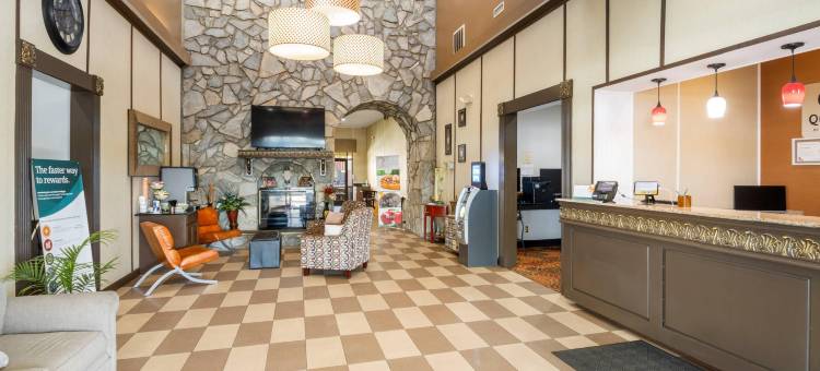 锡克里南品质套房酒店(Quality Suites Hickory South)图片