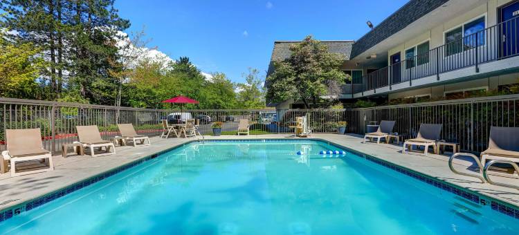 西雅图东6号汽车旅馆 - 伊萨夸市(Motel 6 Issaquah, WA - Seattle - East)图片