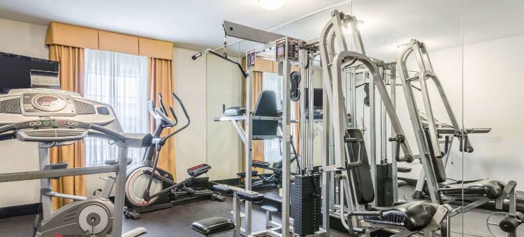 堪萨斯城机场拉昆塔温德姆套房酒店(La Quinta Inn & Suites by Wyndham Kansas City Airport)图片
