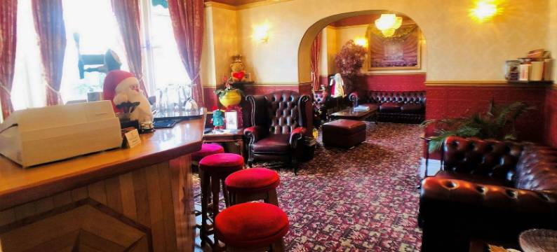 伊尔弗勒科姆之家酒店 - 近崖亭(Ilfracombe House Hotel - Near Cliffs Pavilion)图片