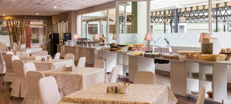 伊鲁尼阿尔科拉瑟维拉酒店(Ilunion Alcora Sevilla)图片