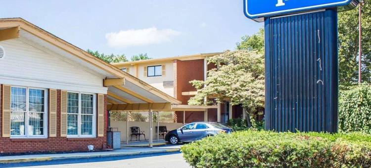 梅尔维尔亨廷顿站罗德威酒店(Rodeway Inn Huntington Station - Melville)图片