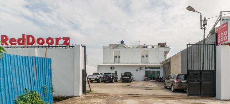 RedDoorz Near Opi Mall Palembang 2图片