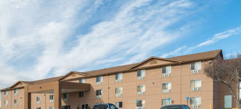 亨德森东北丹佛速8酒店(Super 8 by Wyndham Henderson North East Denver)图片