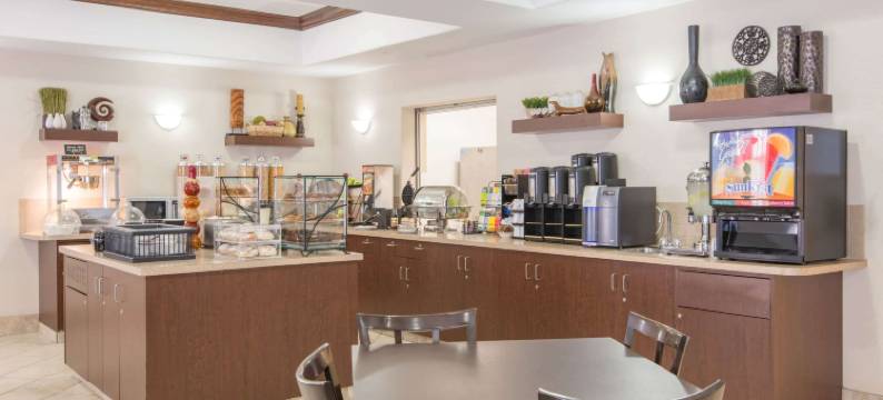 温赖特华美达酒店(Ramada by Wyndham Wainwright)图片