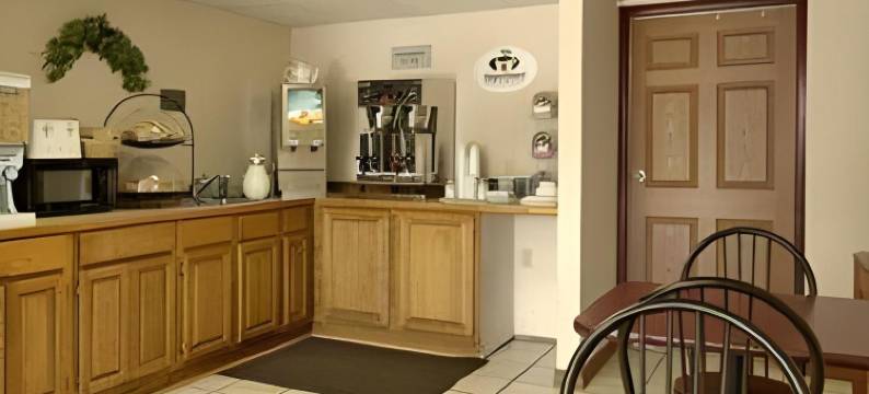 柯林顿温德姆速 8 酒店(Super 8 by Wyndham Clinton)图片