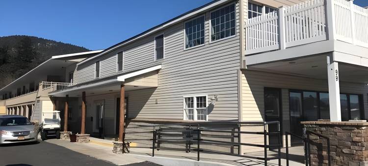 乔治湖豪生酒店(Howard Johnson by Wyndham Lake George)图片