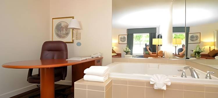 比尔特莫尔东凯艺套房酒店(Quality Inn & Suites Biltmore East)图片