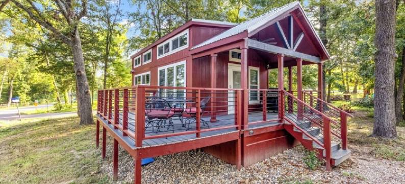 Luxury Tiny Home with private sand beach lake access and Hot Tub图片