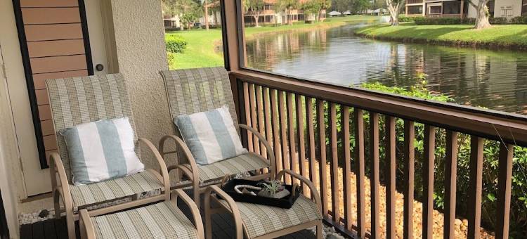 宁静水景民宿，带环绕式露台 & 优雅翻新(Serene Water-View Retreat with Wraparound Lanai & Elegant Renovations)图片