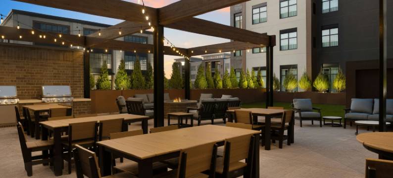 密尔沃基布鲁克菲尔德杨树溪万怡酒店(Courtyard Milwaukee Brookfield at Poplar Creek)图片