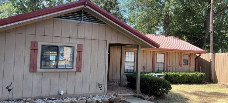 Beautiful views and lake front home on Toledo Bend! Fish right of the dock!图片