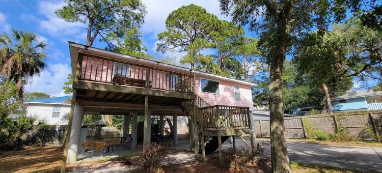 泰碧粉色小屋乡村民宿(军人及退伍军人优惠)(Tybee Pink House (Military & Veteran Discount))图片