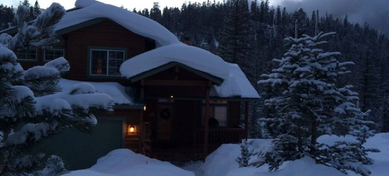 Luxury Mountain Cabin  overlooking Cascade Creek  7th nite FREE图片